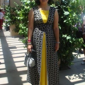 Beautiful Vintage dress size Large.